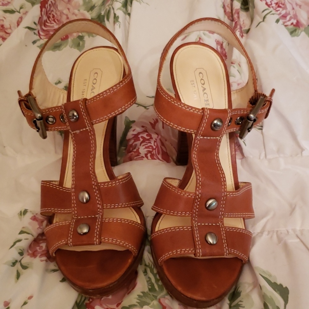 COACH PUMPS